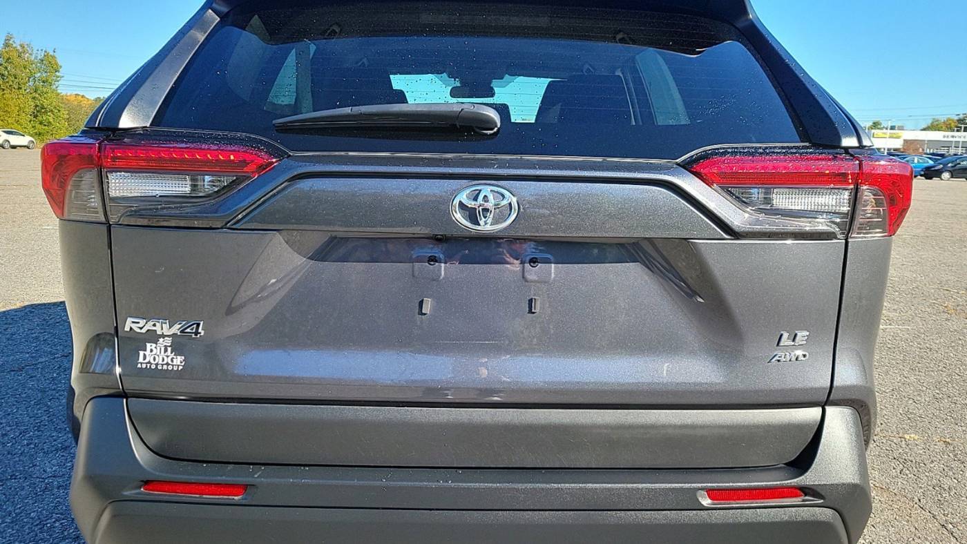 2022 toyota rav4 le