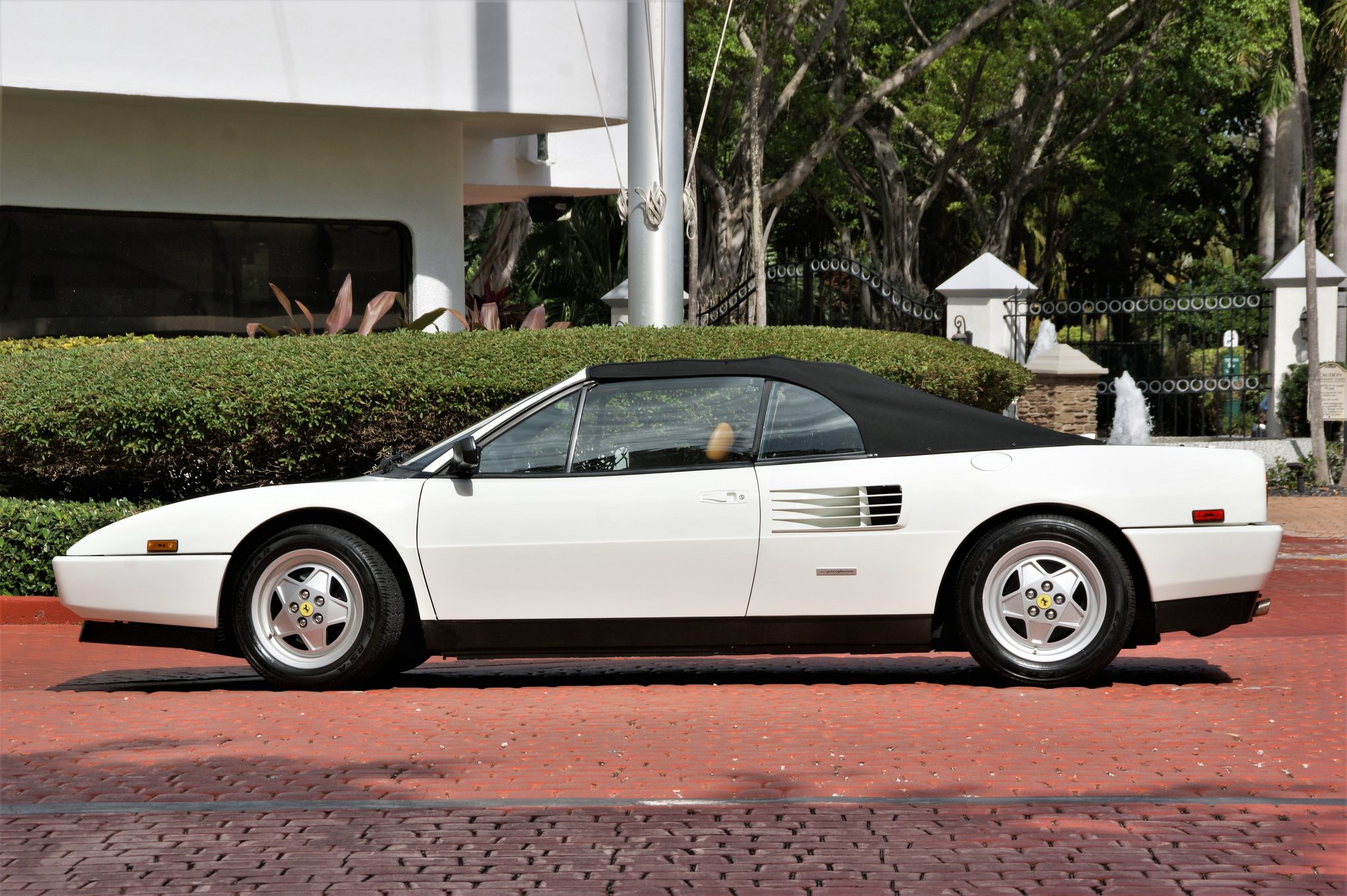 1989 ferrari mondial t cabriolet