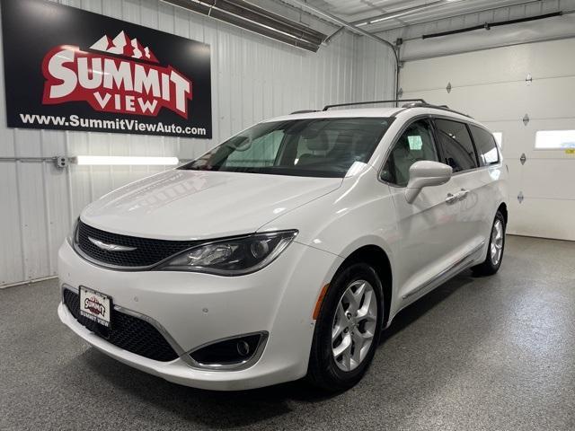 2017 chrysler pacifica touring-l plus