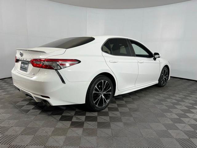 2018 toyota camry se
