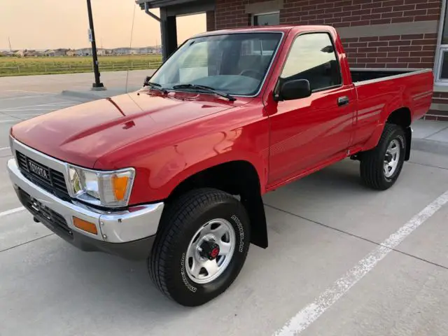 very nice! one owner! 1991 toyota pickup 4x4 clean!