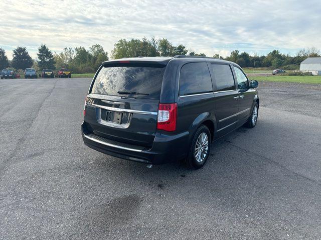 2013 chrysler town & country touring-l