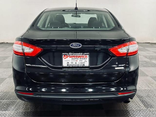 2016 ford fusion se