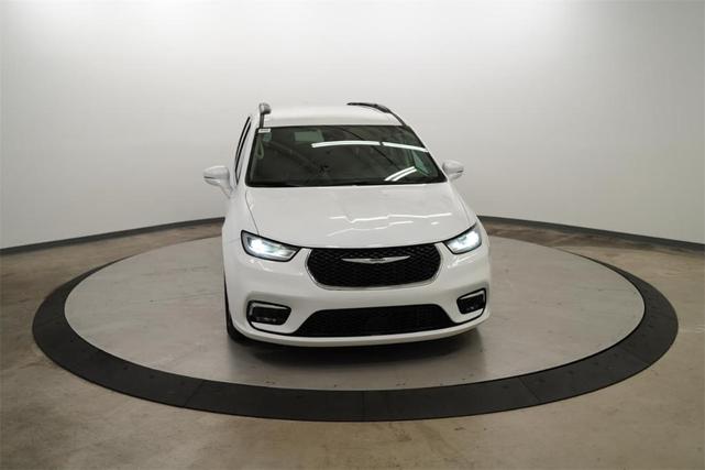 2022 chrysler pacifica touring-l