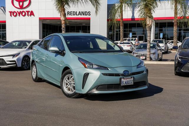 2019 toyota prius le