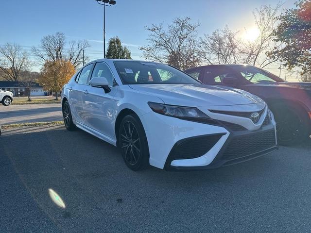2022 toyota camry se