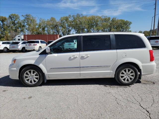2013 chrysler town & country touring