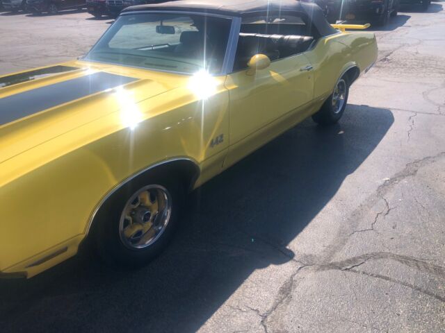 1970 oldsmobile 442 convertible yellow rwd automatic black