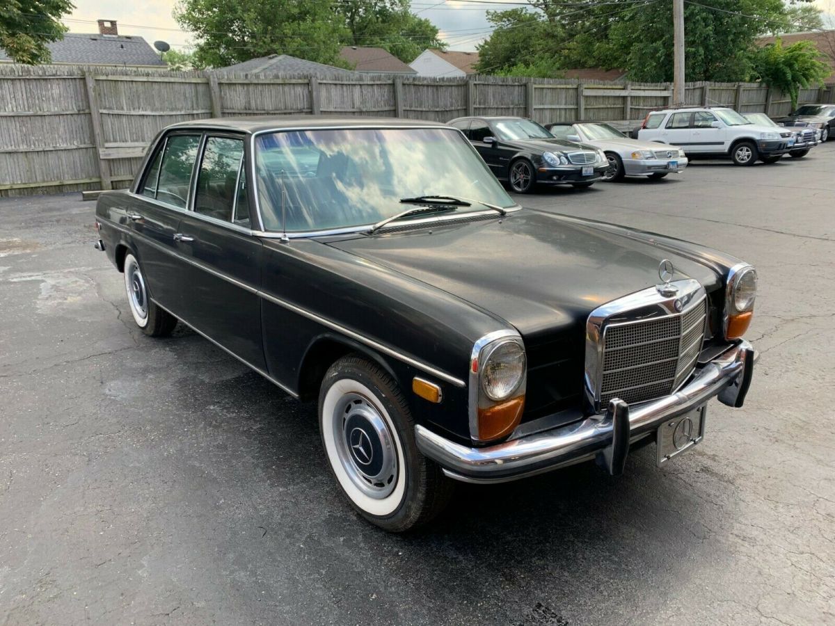 1969 mercedes benz 220d manual project needs work, extra parts car included