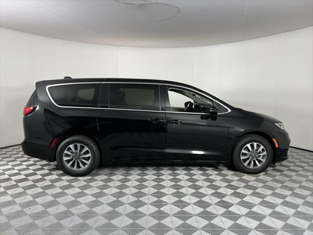 2024 chrysler pacifica hybrid select