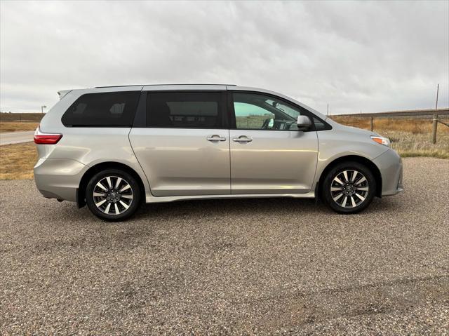 2018 toyota sienna le