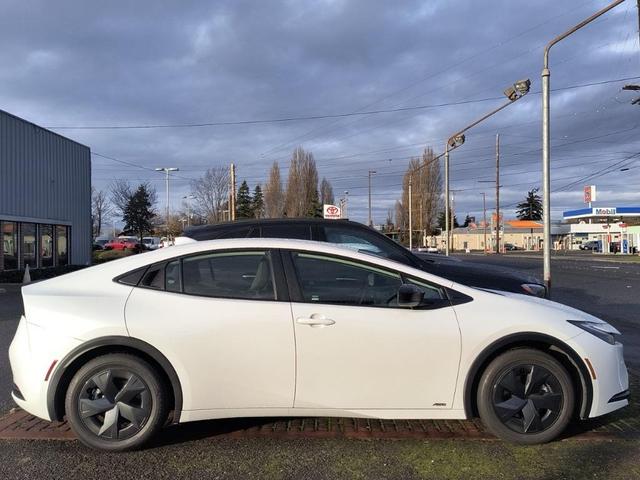 2024 toyota prius le