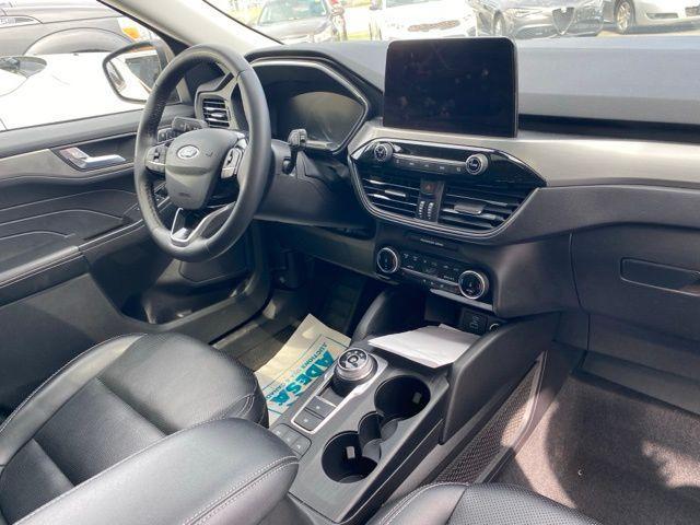 2022 ford escape titanium