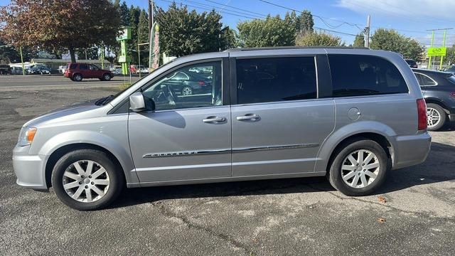 2016 chrysler town & country touring