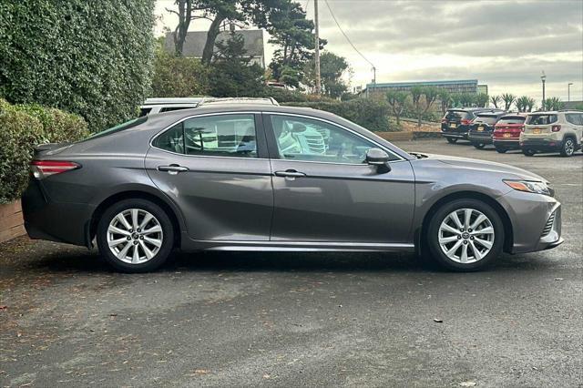 2020 toyota camry se