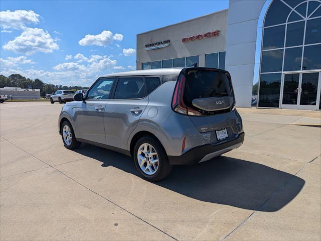 2023 kia soul lx