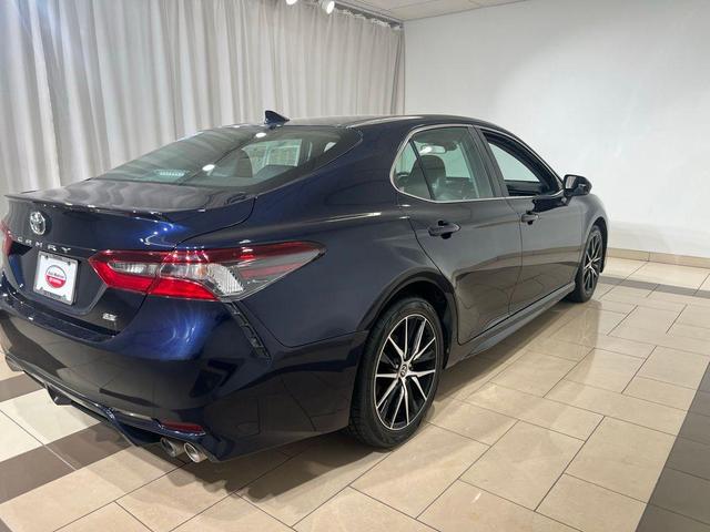 2022 toyota camry se