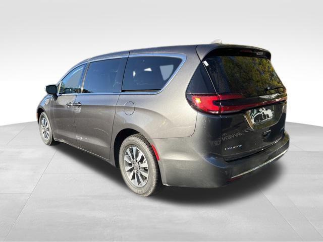 2022 chrysler pacifica hybrid touring l