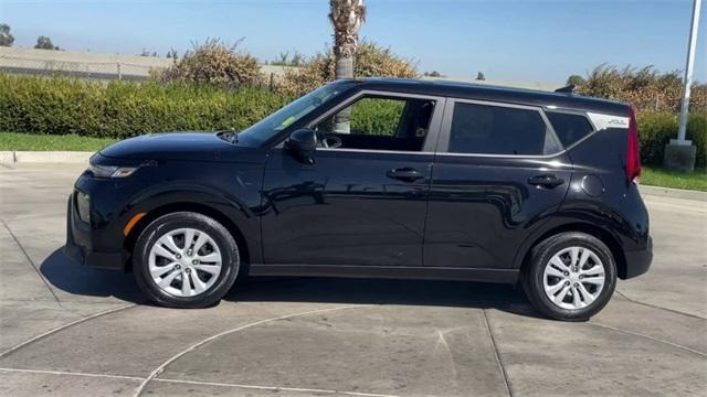 2022 kia soul lx
