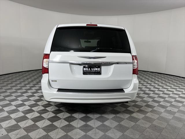 2016 chrysler town & country touring