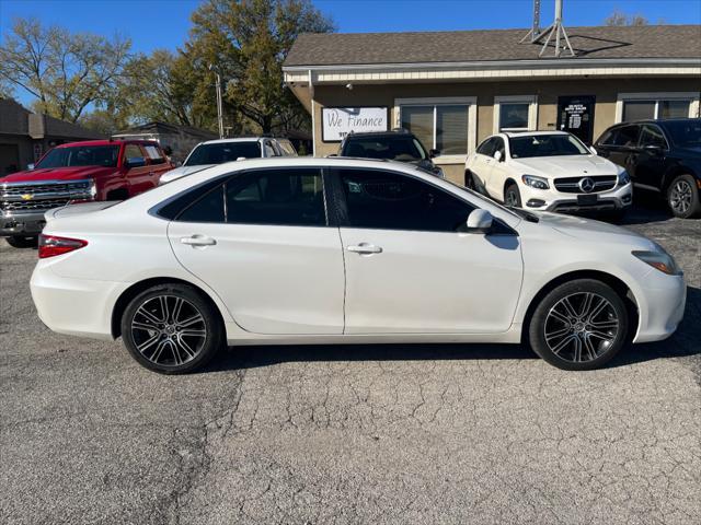 2016 toyota camry le