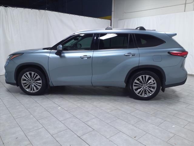 2022 toyota highlander platinum