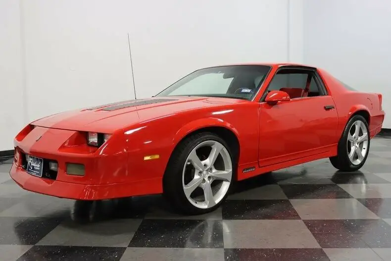 slick z/28 w/ 350 crate v8, 700r4 auto, cold a/c, great repaint, clean in/out!