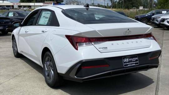 new 2024 hyundai elantra sel ivt