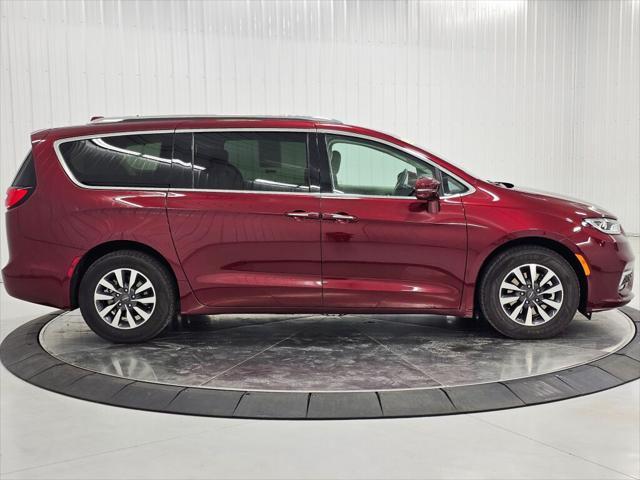 2021 chrysler pacifica hybrid touring l