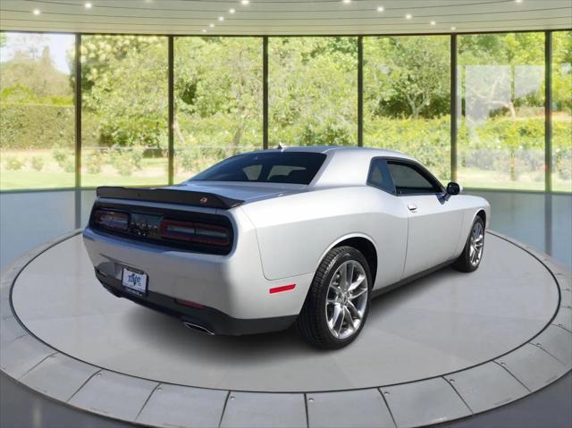 2023 dodge challenger sxt awd