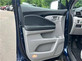 2022 Honda Pilot touring w/rear captain's chairs