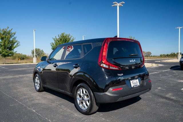 2022 kia soul lx