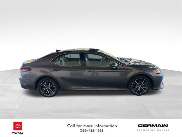 2022 toyota camry hybrid xle