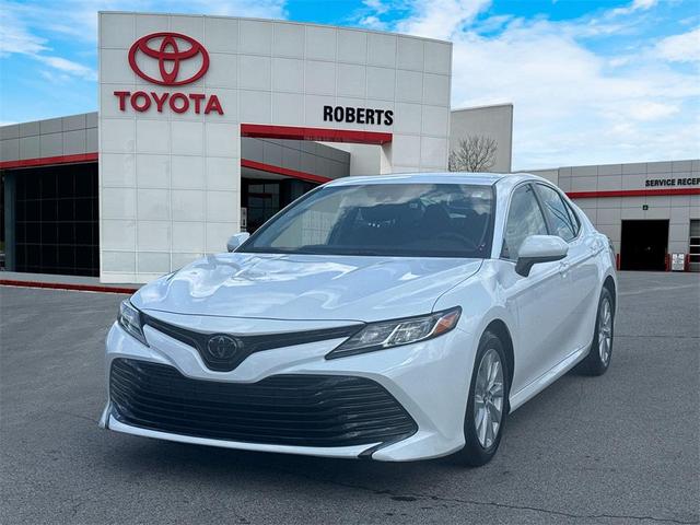 2019 toyota camry le