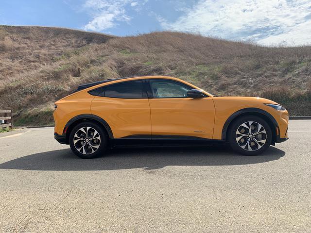 2022 ford mustang mach-e premium