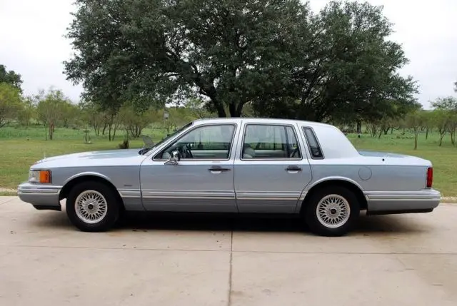 1992 lincoln town car signature series 27k actual miles clean v8 rwd 27194 miles