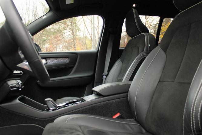 used 2022 volvo xc40 r-design