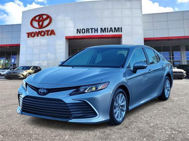 2022 toyota camry le
