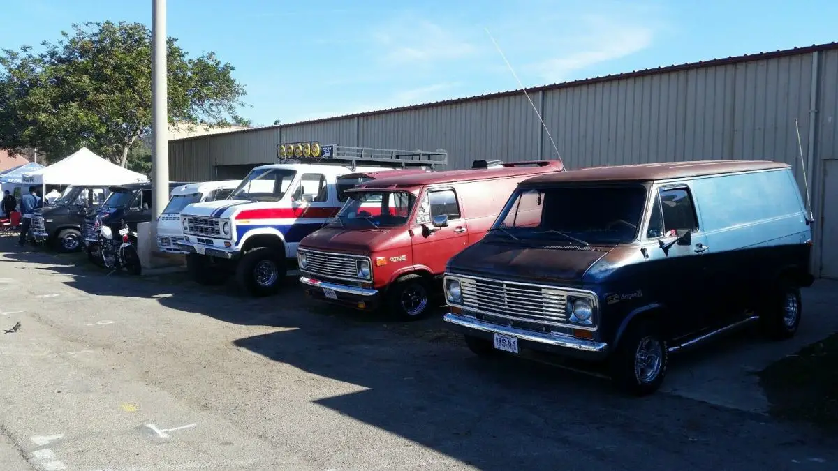 1975 ford econoline 4x4 / 351w / baja pit van