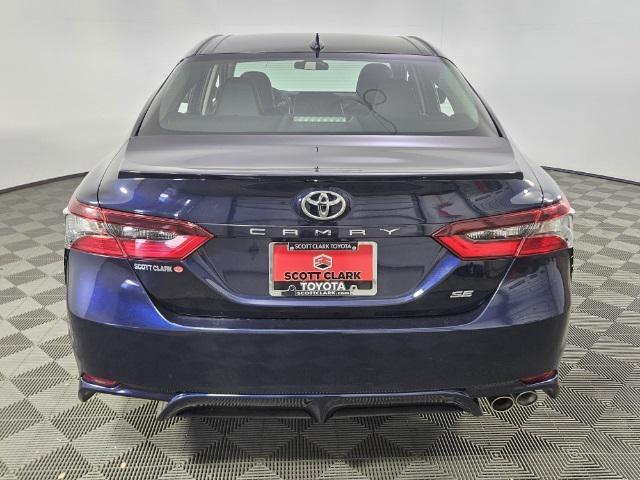 2022 toyota camry se