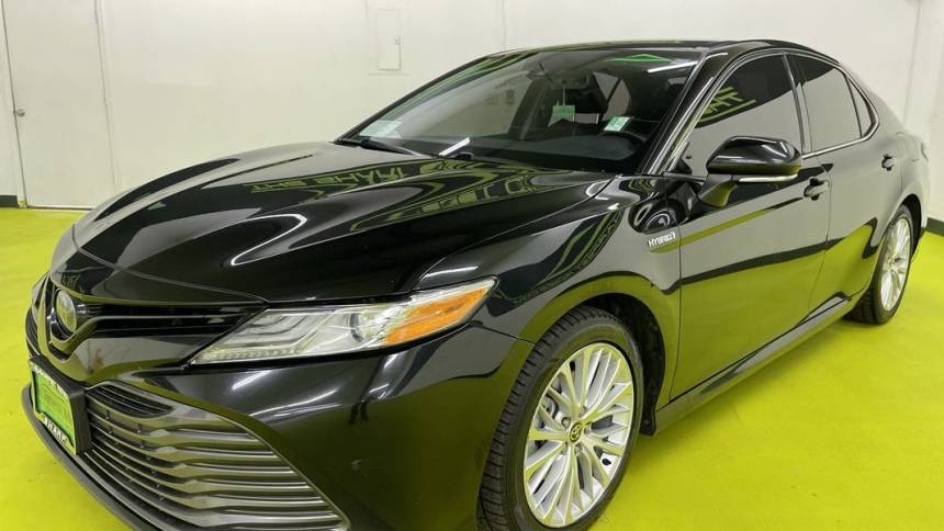 2020 toyota camry hybrid xle