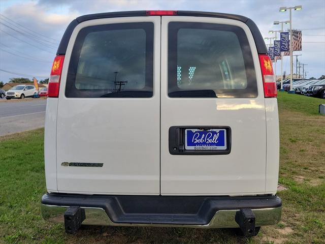 2022 chevrolet express 2500 rwd 2500 regular wheelbase wt