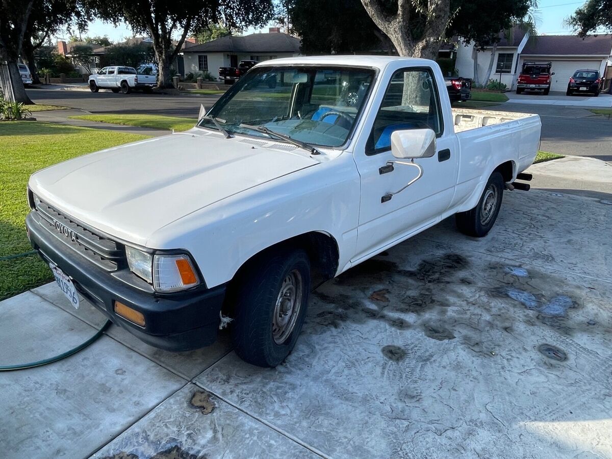 1990 toyota pickup brown rwd automatic 1/2 ton short wheelbase dlx