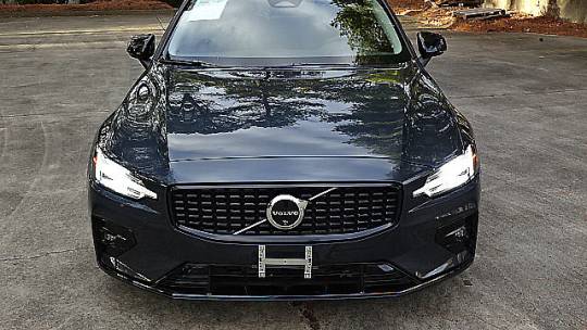 2024 volvo s60 b5 plus dark theme