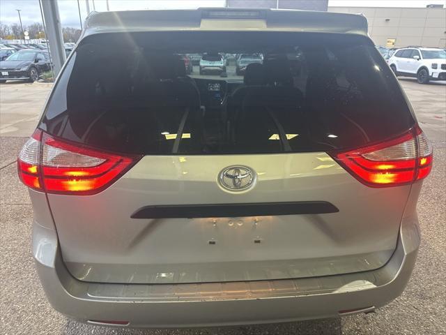 2019 toyota sienna l