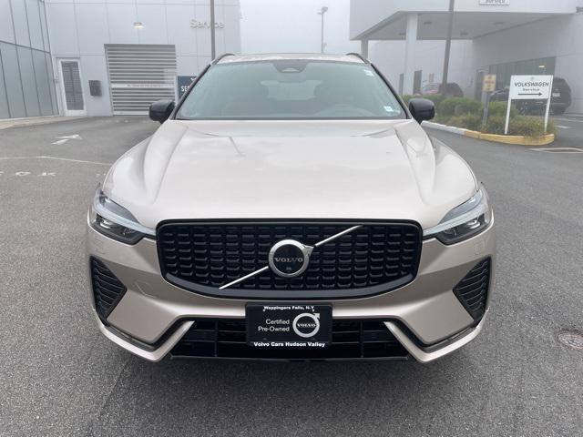 2023 volvo xc60 b5 plus dark theme