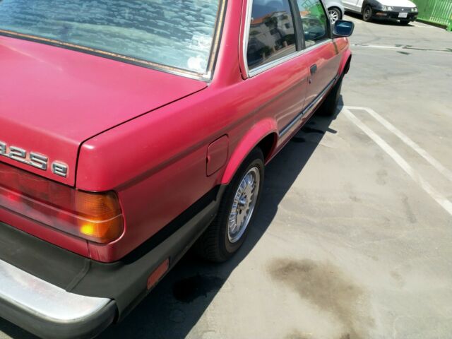 1985 barn find e30 for project or resto. runs and drives good