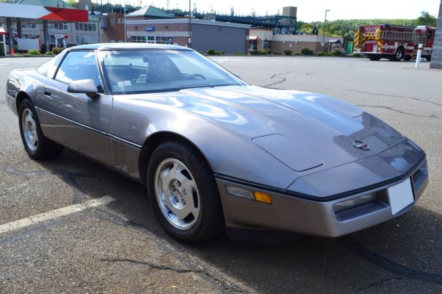 1988 chevrolet corvette coupe w/ low mileage