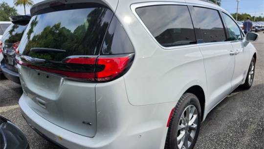 2022 chrysler pacifica touring l