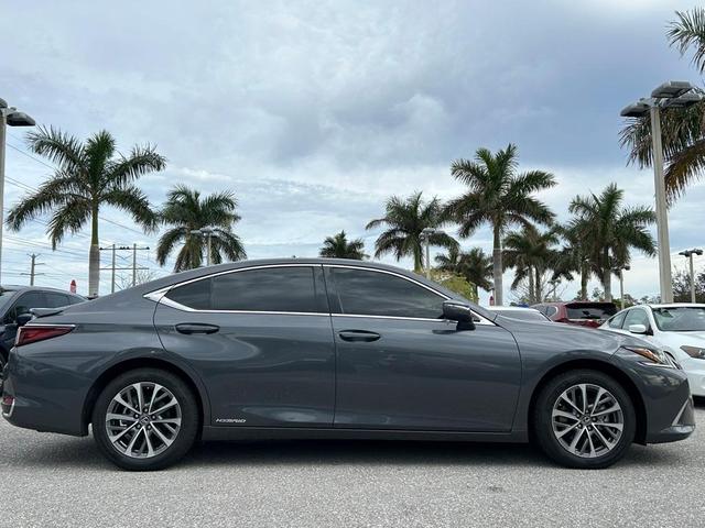 2022 lexus es 300h base